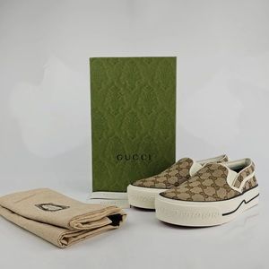 Gucci original brand new women slip on sneakers/ loafers beige signature G 61/3